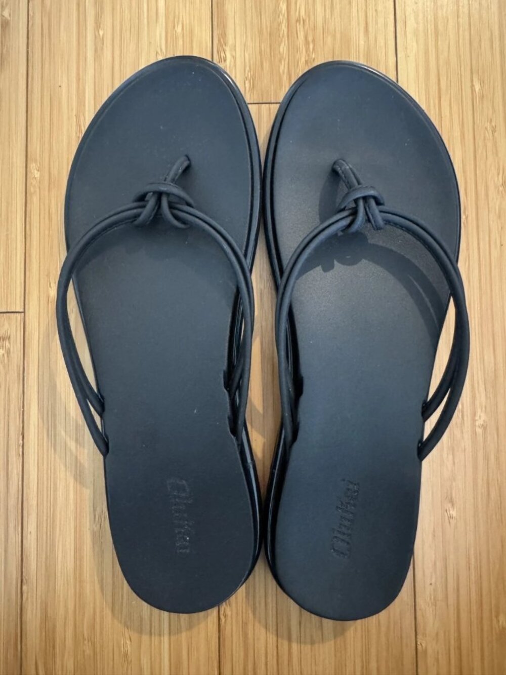 OluKai 'Aka Sandals Black Size 8
